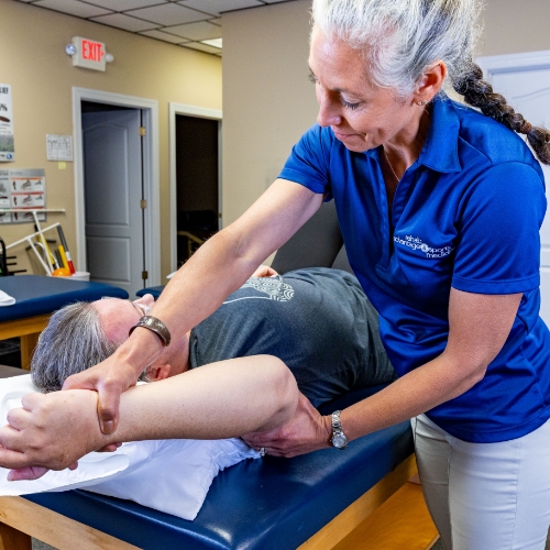 assisted-stretching-Rehab-Advantage-and-Sports-Medicine-Dublin-Sandersville-Metter-GA