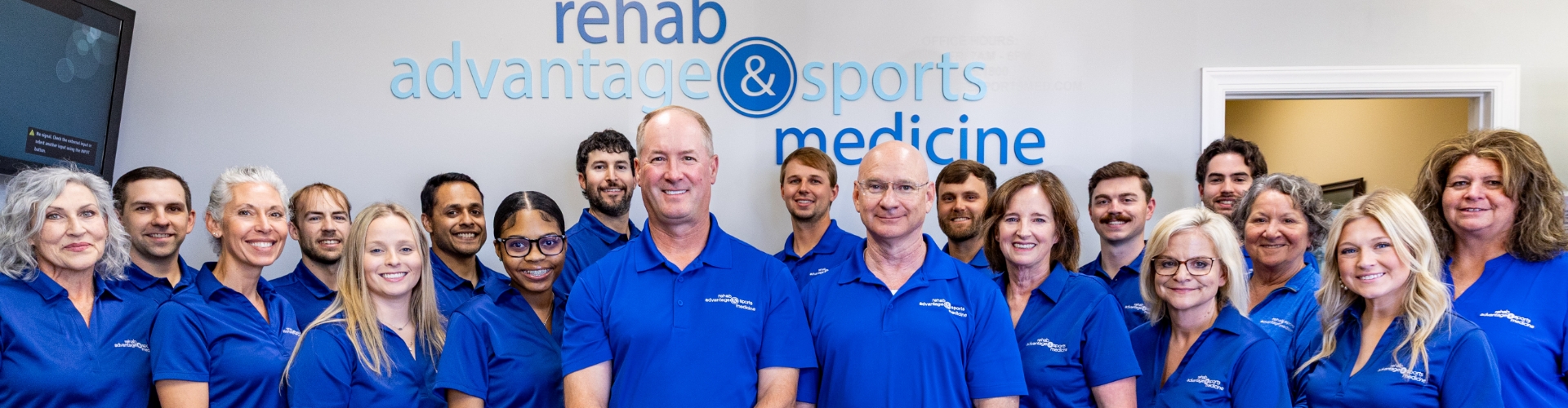 team-group-photo-Rehab-Advantage-and-Sports-Medicine-Dublin-GA-banner